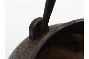 南部　祥雲堂　細かなデザインが印象的な鉄瓶(湯沸、湯瓶、茶道具、茶器、記念、サーチライト、バルーン、大黒天、鳥、エンブレム、紋章)(R-079175)