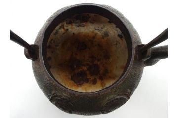 南部　祥雲堂　細かなデザインが印象的な鉄瓶(湯沸、湯瓶、茶道具、茶器、記念、サーチライト、バルーン、大黒天、鳥、エンブレム、紋章)(R-079175)