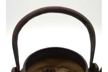 南部　祥雲堂　細かなデザインが印象的な鉄瓶(湯沸、湯瓶、茶道具、茶器、記念、サーチライト、バルーン、大黒天、鳥、エンブレム、紋章)(R-079175)