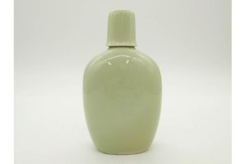 昭和期　当時物　戦中　水筒1点・ガラスコップ1点・徳利4点・猪口1点の合計7点セット(九谷焼、金彩、色絵、旧日本軍、陸軍、海軍、日章旗、支那事変記念、武勇、萬歳、万歳、誉、肉弾、大海中山酒造店、菊、桜、グラス、酒器、とっくり、おちょこ、ぐい呑み、杯、盃、和食器、陶器、硝子)(R-079176)