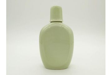 昭和期　当時物　戦中　水筒1点・ガラスコップ1点・徳利4点・猪口1点の合計7点セット(九谷焼、金彩、色絵、旧日本軍、陸軍、海軍、日章旗、支那事変記念、武勇、萬歳、万歳、誉、肉弾、大海中山酒造店、菊、桜、グラス、酒器、とっくり、おちょこ、ぐい呑み、杯、盃、和食器、陶器、硝子)(R-079176)