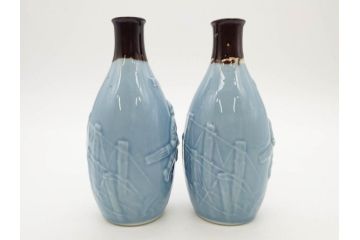 昭和期　当時物　戦中　水筒1点・ガラスコップ1点・徳利4点・猪口1点の合計7点セット(九谷焼、金彩、色絵、旧日本軍、陸軍、海軍、日章旗、支那事変記念、武勇、萬歳、万歳、誉、肉弾、大海中山酒造店、菊、桜、グラス、酒器、とっくり、おちょこ、ぐい呑み、杯、盃、和食器、陶器、硝子)(R-079176)