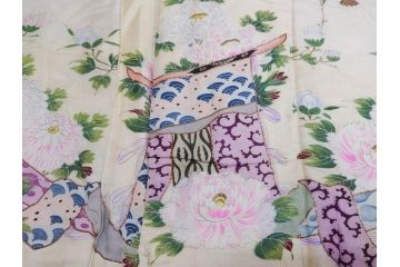 アンティーク　明治〜大正期　正絹　着物(古布、リメイク、衣装、和服、和装、女性、丸に三つ柏、家紋、御簾、几帳、牡丹、菊、扇子、花、シルク、日本、ジャパン、Japanese KIMONO)(R-079177)