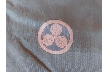 アンティーク　明治〜大正期　正絹　着物(古布、リメイク、衣装、和服、和装、女性、丸に三つ柏、家紋、御簾、几帳、牡丹、菊、扇子、花、シルク、日本、ジャパン、Japanese KIMONO)(R-079177)