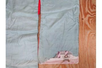 アンティーク　明治〜大正期　正絹　着物(古布、リメイク、衣装、和服、和装、女性、丸に三つ柏、家紋、御簾、几帳、牡丹、菊、扇子、花、シルク、日本、ジャパン、Japanese KIMONO)(R-079177)