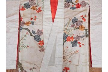アンティーク　明治〜大正期　正絹　刺繍　着物(古布、リメイク、絞り染め、金糸、衣装、和服、和装、女性、松、梅、花、鶴、ツル、鳥、シルク、日本、ジャパン、Japanese KIMONO)(R-079178)