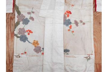 アンティーク　明治〜大正期　正絹　刺繍　着物(古布、リメイク、絞り染め、金糸、衣装、和服、和装、女性、松、梅、花、鶴、ツル、鳥、シルク、日本、ジャパン、Japanese KIMONO)(R-079178)