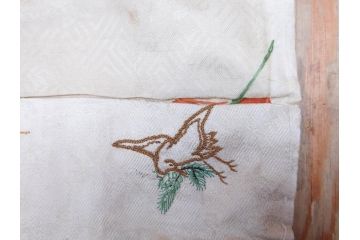 アンティーク　明治〜大正期　正絹　刺繍　着物(古布、リメイク、絞り染め、金糸、衣装、和服、和装、女性、松、梅、花、鶴、ツル、鳥、シルク、日本、ジャパン、Japanese KIMONO)(R-079178)