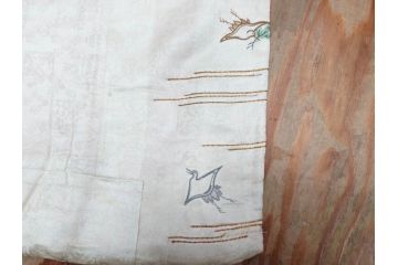 アンティーク　明治〜大正期　正絹　刺繍　着物(古布、リメイク、絞り染め、金糸、衣装、和服、和装、女性、松、梅、花、鶴、ツル、鳥、シルク、日本、ジャパン、Japanese KIMONO)(R-079178)