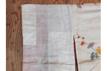アンティーク　明治〜大正期　正絹　刺繍　着物(古布、リメイク、絞り染め、金糸、衣装、和服、和装、女性、松、梅、花、鶴、ツル、鳥、シルク、日本、ジャパン、Japanese KIMONO)(R-079178)