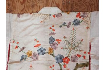 アンティーク　明治〜大正期　正絹　刺繍　着物(古布、リメイク、絞り染め、金糸、衣装、和服、和装、女性、松、梅、花、鶴、ツル、鳥、シルク、日本、ジャパン、Japanese KIMONO)(R-079178)