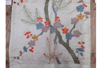 アンティーク　明治〜大正期　正絹　刺繍　着物(古布、リメイク、絞り染め、金糸、衣装、和服、和装、女性、松、梅、花、鶴、ツル、鳥、シルク、日本、ジャパン、Japanese KIMONO)(R-079178)