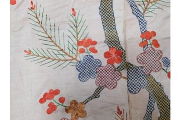 アンティーク　明治〜大正期　正絹　刺繍　着物(古布、リメイク、絞り染め、金糸、衣装、和服、和装、女性、松、梅、花、鶴、ツル、鳥、シルク、日本、ジャパン、Japanese KIMONO)(R-079178)