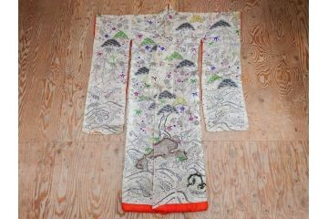 アンティーク　明治〜大正期　正絹　刺繍　着物　打掛(古布、リメイク、衣装、和服、和装、女性、松竹梅、花、波、海、鶴、ツル、鳥、シルク、日本、ジャパン、Japanese KIMONO)(R-079179)