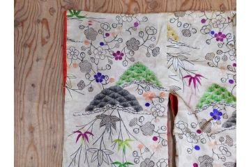アンティーク　明治〜大正期　正絹　刺繍　着物　打掛(古布、リメイク、衣装、和服、和装、女性、松竹梅、花、波、海、鶴、ツル、鳥、シルク、日本、ジャパン、Japanese KIMONO)(R-079179)