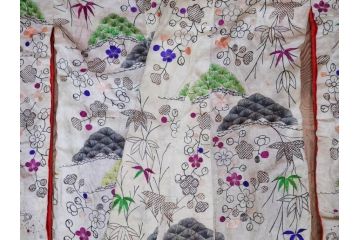 アンティーク　明治〜大正期　正絹　刺繍　着物　打掛(古布、リメイク、衣装、和服、和装、女性、松竹梅、花、波、海、鶴、ツル、鳥、シルク、日本、ジャパン、Japanese KIMONO)(R-079179)