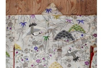 アンティーク　明治〜大正期　正絹　刺繍　着物　打掛(古布、リメイク、衣装、和服、和装、女性、松竹梅、花、波、海、鶴、ツル、鳥、シルク、日本、ジャパン、Japanese KIMONO)(R-079179)