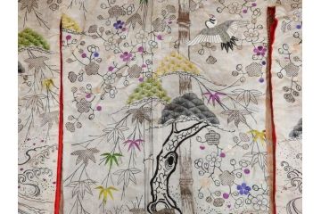 アンティーク　明治〜大正期　正絹　刺繍　着物　打掛(古布、リメイク、衣装、和服、和装、女性、松竹梅、花、波、海、鶴、ツル、鳥、シルク、日本、ジャパン、Japanese KIMONO)(R-079179)
