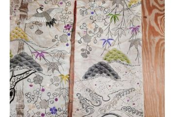 アンティーク　明治〜大正期　正絹　刺繍　着物　打掛(古布、リメイク、衣装、和服、和装、女性、松竹梅、花、波、海、鶴、ツル、鳥、シルク、日本、ジャパン、Japanese KIMONO)(R-079179)