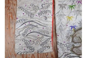 アンティーク　明治〜大正期　正絹　刺繍　着物　打掛(古布、リメイク、衣装、和服、和装、女性、松竹梅、花、波、海、鶴、ツル、鳥、シルク、日本、ジャパン、Japanese KIMONO)(R-079179)
