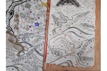 アンティーク　明治〜大正期　正絹　刺繍　着物　打掛(古布、リメイク、衣装、和服、和装、女性、松竹梅、花、波、海、鶴、ツル、鳥、シルク、日本、ジャパン、Japanese KIMONO)(R-079179)