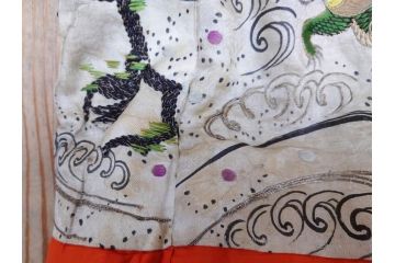 アンティーク　明治〜大正期　正絹　刺繍　着物　打掛(古布、リメイク、衣装、和服、和装、女性、松竹梅、花、波、海、鶴、ツル、鳥、シルク、日本、ジャパン、Japanese KIMONO)(R-079179)