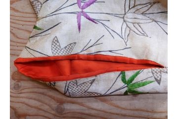 アンティーク　明治〜大正期　正絹　刺繍　着物　打掛(古布、リメイク、衣装、和服、和装、女性、松竹梅、花、波、海、鶴、ツル、鳥、シルク、日本、ジャパン、Japanese KIMONO)(R-079179)