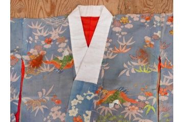 アンティーク　明治期　正絹　刺繍　縮緬　着物(古布、リメイク、絞り染め、衣装、和服、和装、女性、松竹梅、花、波、海、鶴、ツル、鳥、亀、カメ、シルク、日本、ジャパン、Japanese KIMONO)(R-079180)
