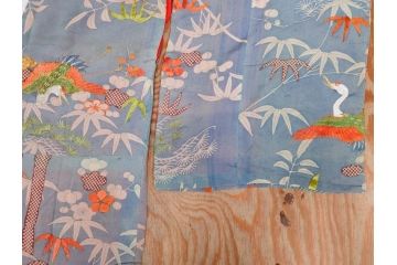 アンティーク　明治期　正絹　刺繍　縮緬　着物(古布、リメイク、絞り染め、衣装、和服、和装、女性、松竹梅、花、波、海、鶴、ツル、鳥、亀、カメ、シルク、日本、ジャパン、Japanese KIMONO)(R-079180)