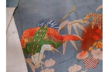 アンティーク　明治期　正絹　刺繍　縮緬　着物(古布、リメイク、絞り染め、衣装、和服、和装、女性、松竹梅、花、波、海、鶴、ツル、鳥、亀、カメ、シルク、日本、ジャパン、Japanese KIMONO)(R-079180)