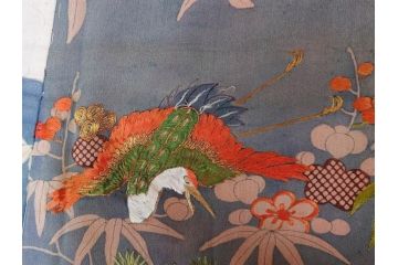 アンティーク　明治期　正絹　刺繍　縮緬　着物(古布、リメイク、絞り染め、衣装、和服、和装、女性、松竹梅、花、波、海、鶴、ツル、鳥、亀、カメ、シルク、日本、ジャパン、Japanese KIMONO)(R-079180)