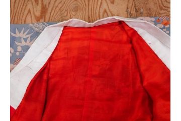 アンティーク　明治期　正絹　刺繍　縮緬　着物(古布、リメイク、絞り染め、衣装、和服、和装、女性、松竹梅、花、波、海、鶴、ツル、鳥、亀、カメ、シルク、日本、ジャパン、Japanese KIMONO)(R-079180)