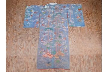 アンティーク　明治期　正絹　刺繍　縮緬　着物(古布、リメイク、絞り染め、衣装、和服、和装、女性、松竹梅、花、波、海、鶴、ツル、鳥、亀、カメ、シルク、日本、ジャパン、Japanese KIMONO)(R-079180)