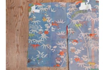 アンティーク　明治期　正絹　刺繍　縮緬　着物(古布、リメイク、絞り染め、衣装、和服、和装、女性、松竹梅、花、波、海、鶴、ツル、鳥、亀、カメ、シルク、日本、ジャパン、Japanese KIMONO)(R-079180)