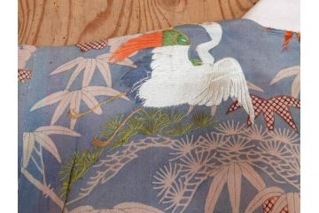 アンティーク　明治期　正絹　刺繍　縮緬　着物(古布、リメイク、絞り染め、衣装、和服、和装、女性、松竹梅、花、波、海、鶴、ツル、鳥、亀、カメ、シルク、日本、ジャパン、Japanese KIMONO)(R-079180)