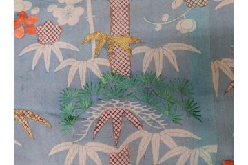 アンティーク　明治期　正絹　刺繍　縮緬　着物(古布、リメイク、絞り染め、衣装、和服、和装、女性、松竹梅、花、波、海、鶴、ツル、鳥、亀、カメ、シルク、日本、ジャパン、Japanese KIMONO)(R-079180)