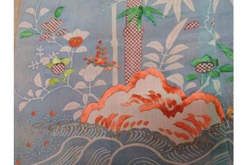 アンティーク　明治期　正絹　刺繍　縮緬　着物(古布、リメイク、絞り染め、衣装、和服、和装、女性、松竹梅、花、波、海、鶴、ツル、鳥、亀、カメ、シルク、日本、ジャパン、Japanese KIMONO)(R-079180)
