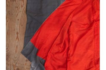 アンティーク　明治期　正絹　壁縮緬　刺繍　着物(古布、リメイク、金糸、重ね五つ目紋、家紋、衣装、和服、和装、女性、松竹梅、滝、登り鯉、魚、シルク、日本、ジャパン、Japanese KIMONO)(R-079181)