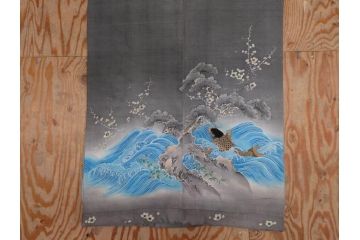 アンティーク　明治期　正絹　壁縮緬　刺繍　着物(古布、リメイク、金糸、重ね五つ目紋、家紋、衣装、和服、和装、女性、松竹梅、滝、登り鯉、魚、シルク、日本、ジャパン、Japanese KIMONO)(R-079181)