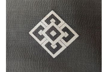 アンティーク　明治期　正絹　壁縮緬　刺繍　着物(古布、リメイク、金糸、重ね五つ目紋、家紋、衣装、和服、和装、女性、松竹梅、滝、登り鯉、魚、シルク、日本、ジャパン、Japanese KIMONO)(R-079181)