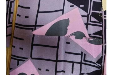 アンティーク　大正〜昭和初期　縮緬　着物(古布、リメイク、いろは文、巴、卍、衣装、和服、和装、シルク、日本、ジャパン、Japanese KIMONO)(R-079182)　