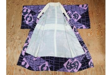 アンティーク　大正〜昭和初期　縮緬　着物(古布、リメイク、いろは文、巴、卍、衣装、和服、和装、シルク、日本、ジャパン、Japanese KIMONO)(R-079182)　