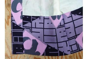 アンティーク　大正〜昭和初期　縮緬　着物(古布、リメイク、いろは文、巴、卍、衣装、和服、和装、シルク、日本、ジャパン、Japanese KIMONO)(R-079182)　