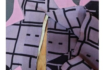 アンティーク　大正〜昭和初期　縮緬　着物(古布、リメイク、いろは文、巴、卍、衣装、和服、和装、シルク、日本、ジャパン、Japanese KIMONO)(R-079182)　