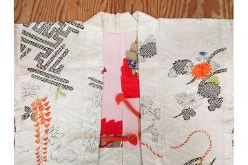 アンティーク　正絹　刺繍　羽織(古布、リメイク、菊、牡丹、竹、扇子、花しょうぶ、梅、藤、衣装、和服、和装、シルク、日本、ジャパン、Japanese KIMONO)(R-079184)