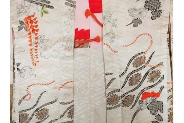 アンティーク　正絹　刺繍　羽織(古布、リメイク、菊、牡丹、竹、扇子、花しょうぶ、梅、藤、衣装、和服、和装、シルク、日本、ジャパン、Japanese KIMONO)(R-079184)