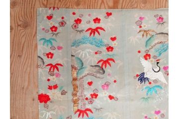 江戸〜明治期　正絹　縮緬　緻密に刺繍された吉祥文様が素晴らしい古布(掛袱紗、リメイク、金糸、松竹梅、鶴、ツル、カメ、亀、古裂、服紗、フクサ、ふくさ、帛紗)(R-079186)