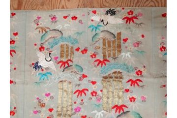 江戸〜明治期　正絹　縮緬　緻密に刺繍された吉祥文様が素晴らしい古布(掛袱紗、リメイク、金糸、松竹梅、鶴、ツル、カメ、亀、古裂、服紗、フクサ、ふくさ、帛紗)(R-079186)