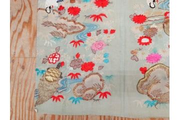 江戸〜明治期　正絹　縮緬　緻密に刺繍された吉祥文様が素晴らしい古布(掛袱紗、リメイク、金糸、松竹梅、鶴、ツル、カメ、亀、古裂、服紗、フクサ、ふくさ、帛紗)(R-079186)