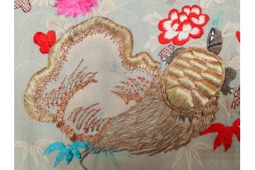 江戸〜明治期　正絹　縮緬　緻密に刺繍された吉祥文様が素晴らしい古布(掛袱紗、リメイク、金糸、松竹梅、鶴、ツル、カメ、亀、古裂、服紗、フクサ、ふくさ、帛紗)(R-079186)